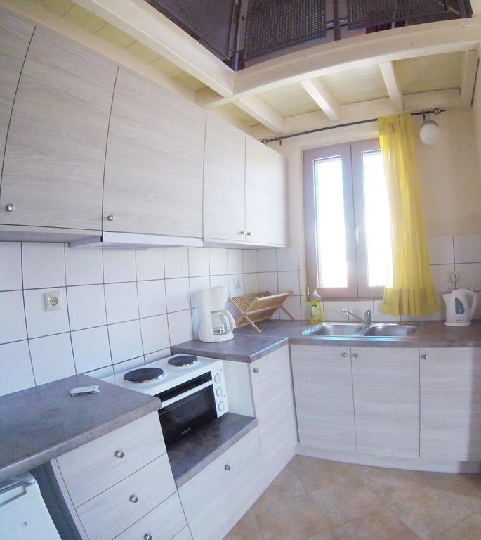 Arapakis Apartment Aegina Buitenkant foto